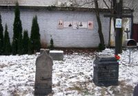 Старинные надгробия со стройки в Петербурге вернули на кладбище (фото) Старинные надгробия со стройки в Петербурге вернули на кладбище (фото)