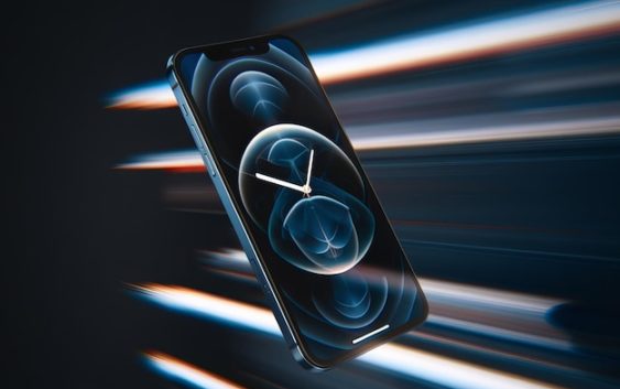 Тест скорости iPhone 12 и Samsung Note 20