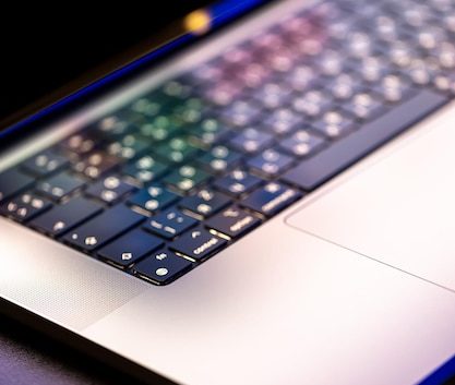 Сравнение MacBook Pro M1 и Intel производительность