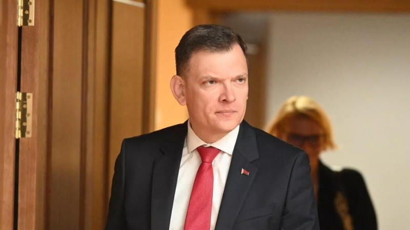 Белоруссия претендует на место за столом переговоров по Украине