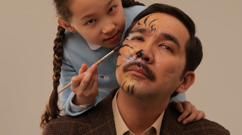 Отбасы басты құндылық болған кезде: әкесі мен қызы &ldquo;Менің папам - тигр&ldquo; фильмінде