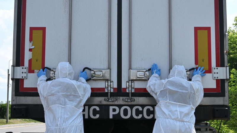Захарова назвала отказ Киева забрать тела военных позором